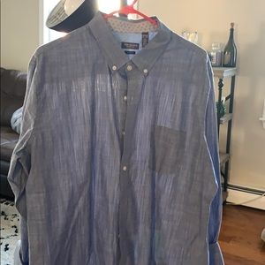 Men’s Van Heusen shirt